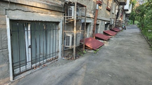 Продаж комерційного приміщення 111 кв. м. Солом'янка, цоколь з вікнами.