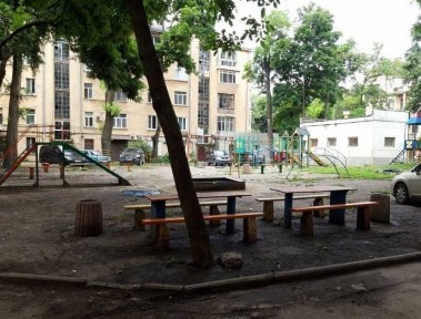 Продам 2-к квартиру-сталинку, 3/5 пов, на Пирогівській/пр-т Шевченка (3-320-936 ОФ)