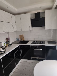 Продам 3х комнатную в центре Хортицкого р-на, ост. Школа. ТОРГ