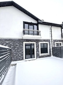 Продаж 2 поверхового таунхауса з ділянкою на 3 сотки, 119.9 кв. м, 3 кімнати, на вул. Сонячна • ID 33935250