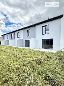 Продаж 2 поверхового таунхауса з ділянкою на 2.6 сотки, 110 кв. м, 4 кімнати, на вул. Вишнева • ID 33457597