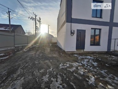 Продаж 2 поверхового таунхауса з ділянкою на 2 сотки, 80 кв. м, 2 кімнати, на вул. Незалежності • ID 32527887