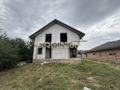 Будинок із панорамним видом на Чорну гору