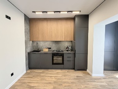 Продаж 2 кімнатної квартири з ремонтом 10 хв до центру