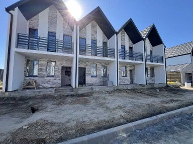 • Готовий таунхаус у с. Святопетрівське, вул. Одеська 72м2