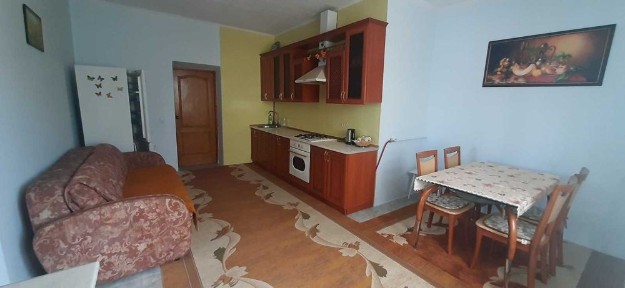 Продається житловий будинок з землею 25соток та капітальним укриттям!