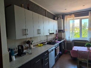 (13) Продам крепкий дом в центре Великодолинского