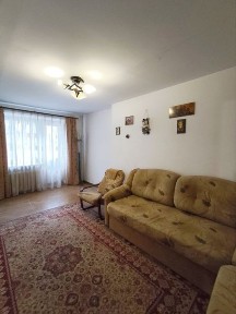 Продам пятикімнатну кваптиру на Відінській 25