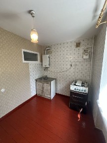 Продається 1 к квартира поруч з центром міста
