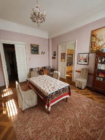 Пропонуємо до продажу простору 4-кімнатну квартиру площею 104 м² у самому центрі історичного Львова - на вул. Шопена
