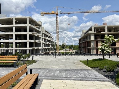 Продаж квартири з великою терасою і видом, що закохує