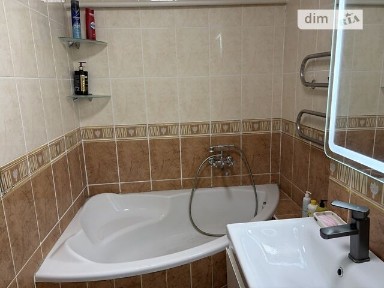 Миру проспект, район Центр, Рівне, просп. Миру 16 • ID 34575815