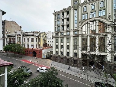 Продається стильна двоповерхова квартира в історичній садибі на Олеся Гончара, 24/Золоті Ворота/Ярославів Вал/Івана Франка/