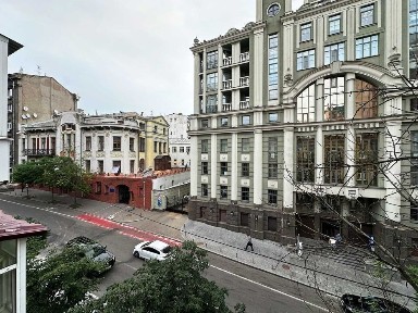 Продається стильна двоповерхова квартира в історичній садибі на Олеся Гончара, 24/Золоті Ворота/Ярославів Вал/Івана Франка/