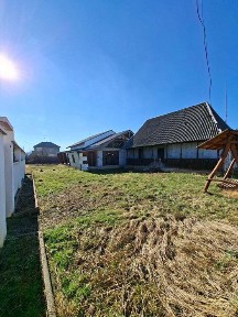 Продається двоповерховий будинок в с. Руське Поле.