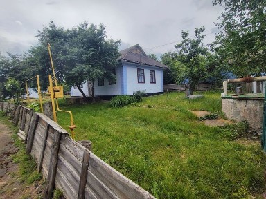 Будинок у тихому районі з земельною ділянкою