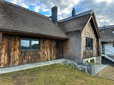 Бобриця | Авторський дім 369 м² під очеретяним дахом | 4 джерела тепла, сховище