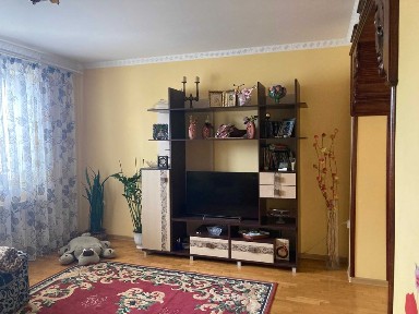Продам 2-поверховий будинок