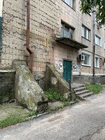 В центрі міста Прилук продам цокольне приміщення.