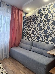 Продам 2 комнатную квартиру гостинного типа метро Индустриальная