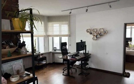Продам 2-кімнатну квартиру 92, 9 м² на вул. Архітектора Олега Петрова