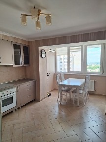 Продам 3 ком квартиру в центре новострой