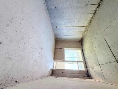 Пропонується світла та простора 2-кімнатна квартира площею 68 м²