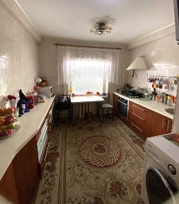 Сдам просторную 2х комн кв ул. Чумаченко, остановка 7 роддом. Космос. Желательно для пары