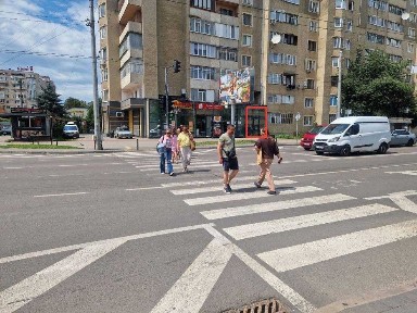 ЦЕНТР. 9 м². ФАСАДНА ВІТРИНА 17 м²: Велика прохідність (Бульвари). БЕЗ КОМІСІЇ. Від власника