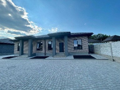 Одноповерховий дуплекс 100 м², 3 сотки, поруч школа і можливість ГАЗу