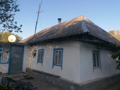 Продаж будинку з земельною ділянкою.