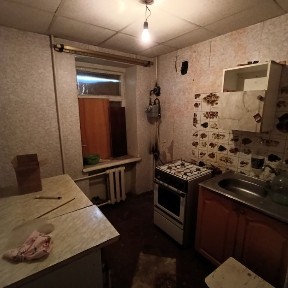Продаю 1 кім кв проспект Миру ( площа Перемоги )
