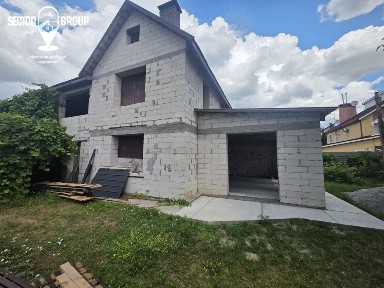 Центр міста. 145 кв. м. 7.5 соток. Газ.