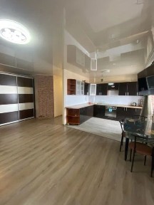l Продається трикімнатна квартира в Нагірній частині міста