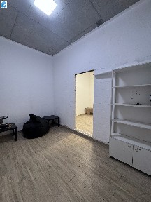 Київ, вул. Світлицького, 35. Подільській район (масив Виноградар). ТОРГ