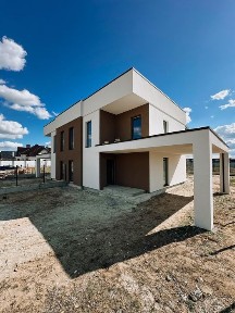 Готові Котеджі з великою ділянкою