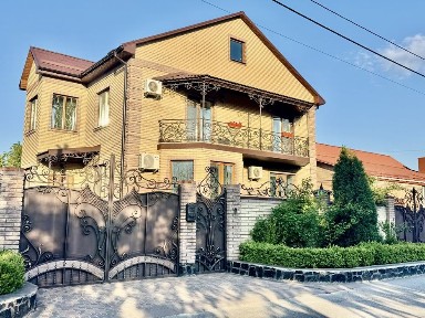 Продаж затишного, добротного, облаштованого, Елітного будинку р. н Лелеківка.