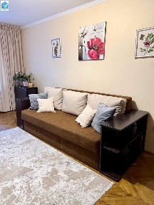 Продається квартира для сім'ї - 3 кімнати, меблі, гарний стан. Центр