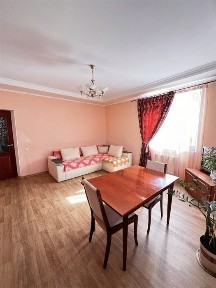 Продам затишну 3 кімнатну квартиру з індивідуальним газовим опаленням!