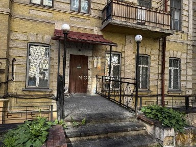 Оренда Богдана Хмельницького 10А ФАСАД