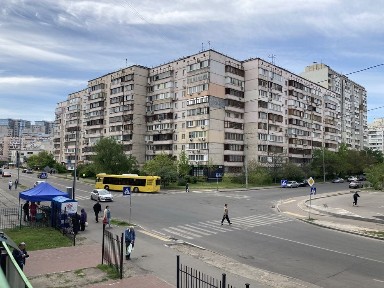 Здам приміщення фасад з інвертором живлення Позняки
