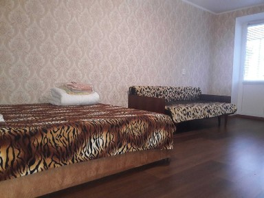 1-кв ул. Мазепы 10. Цена за сутки. ЦУМ 300 м