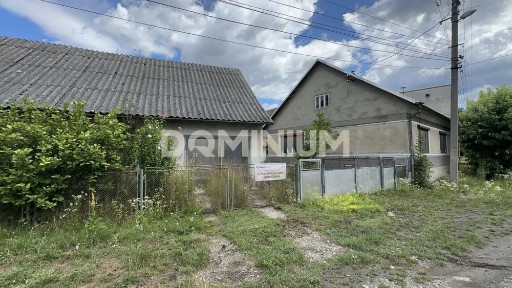 Продається просторий житловий будинок в самому центрі Вишкова