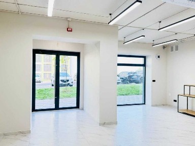 Оренда комерційного приміщення в сучасному житловому комплексі.