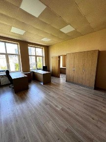 Продаж офісу 280 кв. м. в центрі на О. Кониського (Тургенівській)