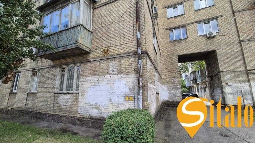 Продаж фасад проспект Миру 7 кутове приміщення