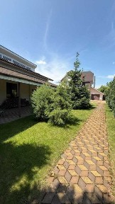 Продаж 2-поверхового будинку з банею та гаражем