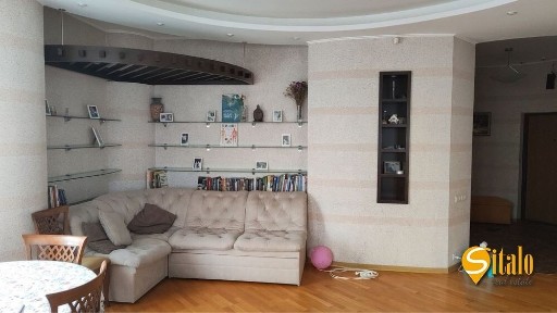 Продаж 4-кімнатної квартири 139.5 м², Срібнокільська вул., 14А