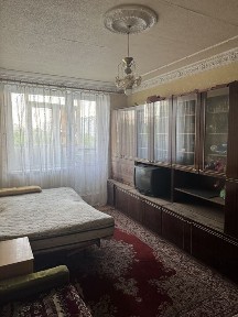 Реальная ! Возле метро продам квартиру.