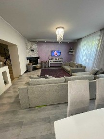 Продається сучасний будинок в районі вул Джерельної